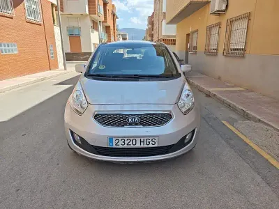 Usado Kia Venga 128 CV (94 kW) 2011 Gris / plata Utilitario