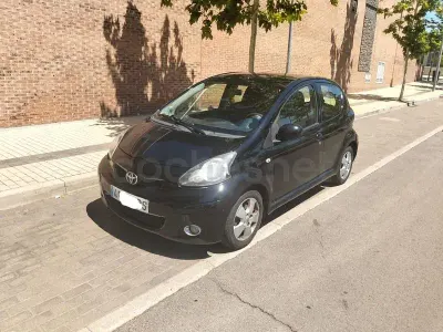 Usado Toyota Aygo 68 CV (50 kW) 2009 Negro Utilitario