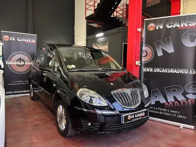 Usado Lancia Musa Gold 95 CV (69 kW) 2012 Negro Monovolumen