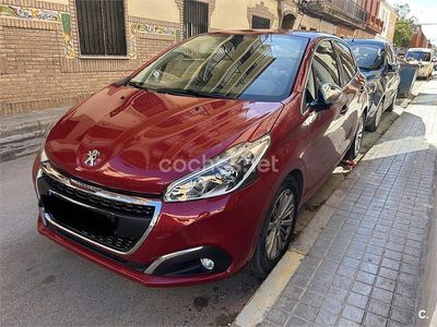 Usado Peugeot 208 Allure 110 CV (80 kW) 2018 Granate Utilitario