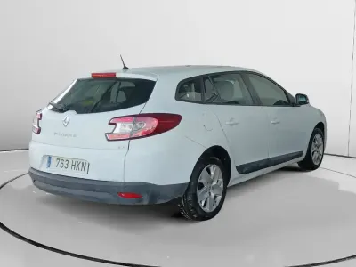 Usado Renault Mégane 90 CV (66 kW) 2012 Blanco Berlina