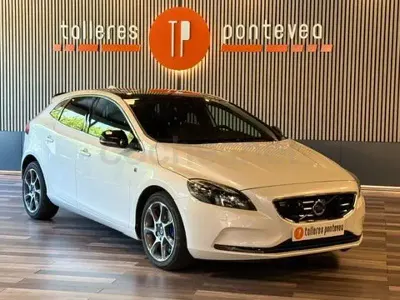 Usado Volvo V40 Momentum 150 CV (110 kW) 2015 Blanco Berlina