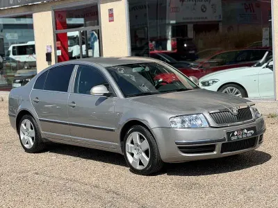 Usado Skoda Superb Elegance 140 CV (102 kW) 2006 Beige Berlina