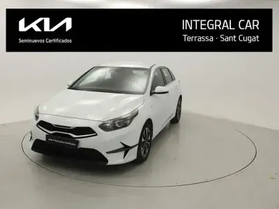 Usado Kia Ceed 100 CV (73 kW) 2025 Blanco Utilitario