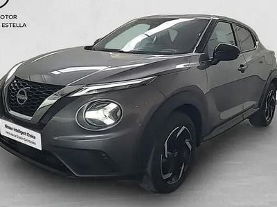 Usado Nissan Juke N-Connecta 114 CV (83 kW) 2023 Skline grey (metalizado) techo SUV