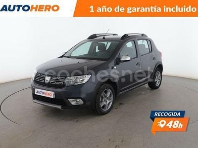 Usado Dacia Sandero Essentiel 95 CV (69 kW) 2020 Gris Utilitario