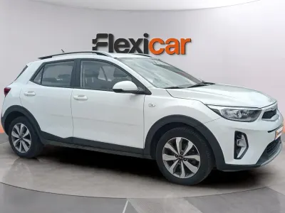 Usado Kia Stonic 84 CV (61 kW) 2023 Blanco SUV