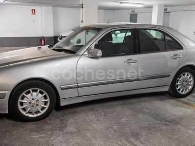 Gris Usado 2000 Mercedes E270 Elegance Berlina | 2900 €