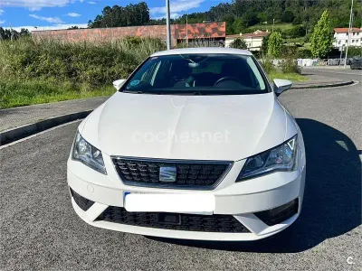 Begagnad Seat Leon Style 115 HK (84 kW) 2019 Vit Sedan