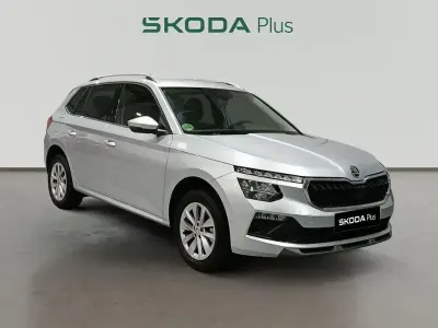 Usado Skoda Kamiq Selection 115 CV (84 kW) 2025 Gris plata SUV