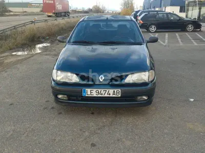 Usado Renault Mégane 90 CV (66 kW) 1996 Verde Berlina