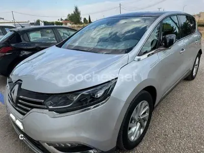 Usado Renault Espace Zen 130 CV (95 kW) 2016 Gris / plata Monovolumen