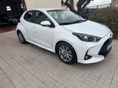 Usado Toyota Yaris Hybrid Active 116 CV (85 kW) 2024 Blanco Berlina