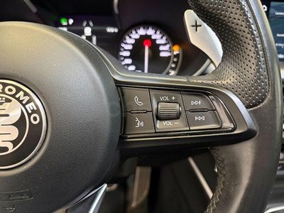 Usado Alfa Romeo Stelvio Veloce 210 CV (154 kW) 2022 Gris / plata SUV