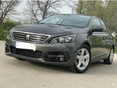 Usado Peugeot 308 Allure 110 CV (80 kW) 2017 Gris / plata Berlina