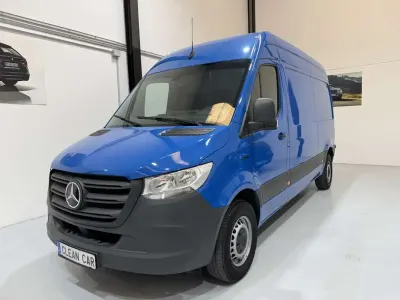 Usado Mercedes E-Sprinter 86 kW (117 CV) 2023 Azul Van