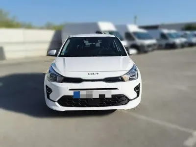 Usado Kia Rio 101 CV (74 kW) 2023 Blanco Berlina