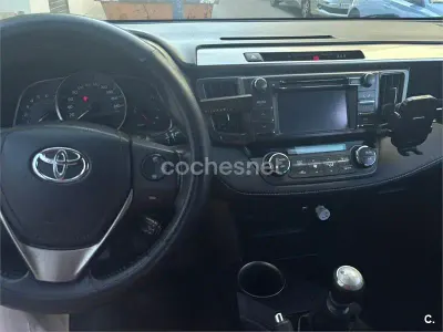 Käytetty Toyota RAV4 Advance 124 HP (91 kW) 2013 Valkoinen Katumaasturi