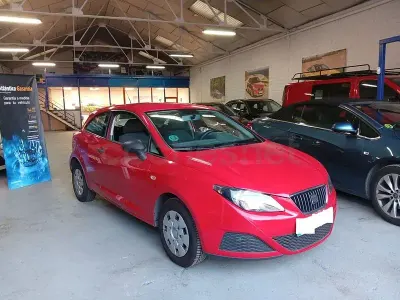 Usado Seat Ibiza SC 60 CV (44 kW) 2011 Rojo Utilitario