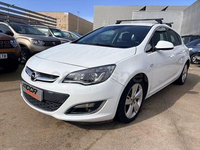 Usado Opel Astra Excellence 140 CV (102 kW) 2013 Blanco Berlina