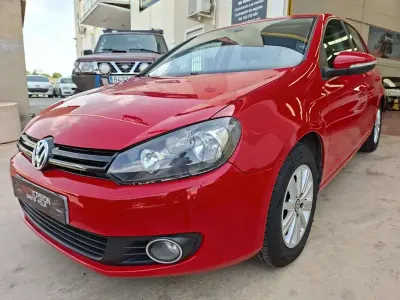 Usado VW Golf VI Advance 105 CV (77 kW) 2010 Rojo Utilitario