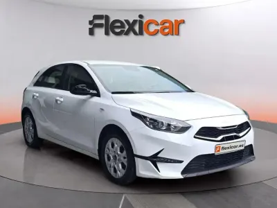 Usado Kia Ceed 136 CV (100 kW) 2023 Blanco Utilitario