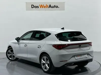 Usado Seat Leon FR 150 CV (110 kW) 2024 Blanco Berlina