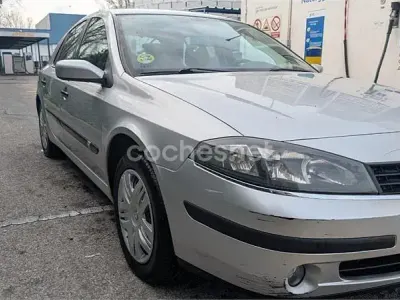 Usado Renault Laguna III Authentique 110 CV (80 kW) 2007 Gris / plata Berlina