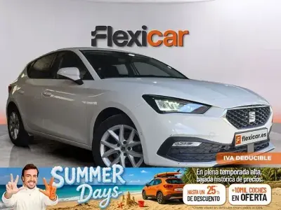 Usado Seat Leon Style 130 CV (95 kW) 2023 Blanco Familiar