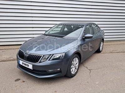 Gris / plata Usado 2018 Skoda Octavia Ambition Berlina | 15.900 € (Precio justo)