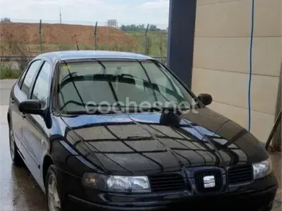 Usado Seat Leon Sport 105 CV (77 kW) 2003 Negro Utilitario