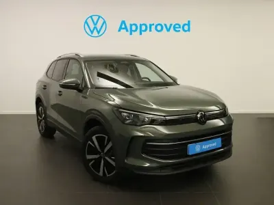 Usado VW Tiguan Life 204 CV (150 kW) 2025 Verde SUV