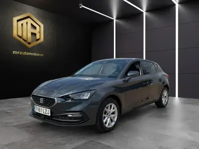 Usado Seat Leon Style 130 CV (95 kW) 2022 Gris