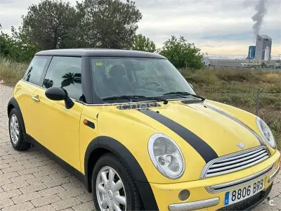 Begagnad Mini Cooper 115 HK (84 kW) 2001 Gul Halvkombi