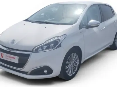 Usado Peugeot 208 Style 83 CV (61 kW) 2018 Blanco Utilitario