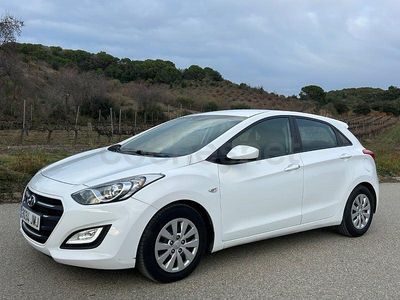 Usado Hyundai i30 90 CV (66 kW) 2016 Blanco Berlina