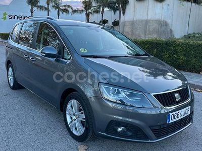 Usado Seat Alhambra 4Drive 140 CV (102 kW) 2015 Gris / plata Monovolumen