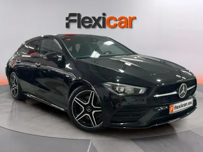 Usado Mercedes CLA200 Shooting Brake 150 CV (110 kW) 2021 Negro Familiar
