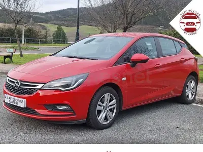 Usado Opel Astra Selective 110 CV (80 kW) 2016 Rojo Berlina