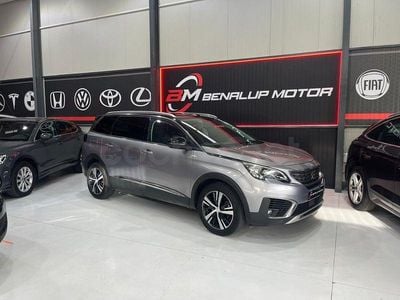 Usado Peugeot 5008 Allure 131 CV (96 kW) 2019 Gris / plata SUV