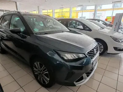 Usado Seat Arona Xperience 115 CV (84 kW) 2025 Gris SUV