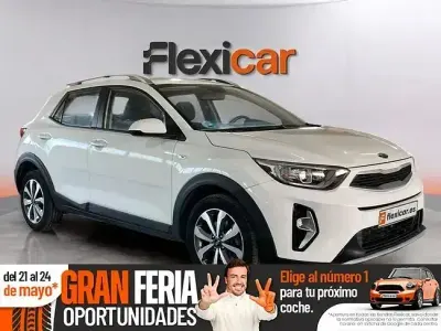 Usado Kia Stonic 100 HP (73 kW) 2021 Branco SUV