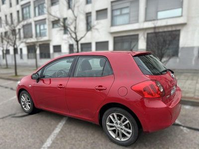 Usado Toyota Auris 90 CV (66 kW) 2010 Granate Utilitario