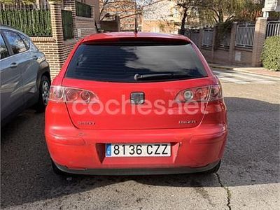 Rojo Usado 2004 Seat Ibiza Fresh Berlina | 2100 € (Buen precio)