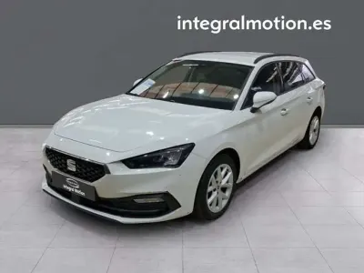 Usado Seat Leon Style 110 CV (80 kW) 2021 Blanco Familiar