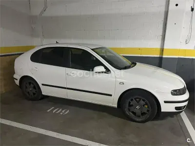 Usado Seat Leon Sport 110 CV (80 kW) 2001 Blanco Utilitario