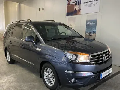 Usado SsangYong Rodius Limited 155 CV (114 kW) 2013 Gris / plata Monovolumen