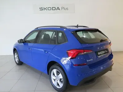 Usado Skoda Kamiq Active 95 CV (69 kW) 2022 Azul SUV