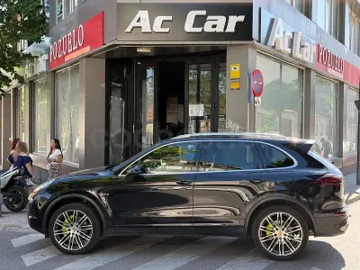 Usado Porsche Cayenne S E-Hybrid 416 CV (305 kW) 2015 Negro SUV