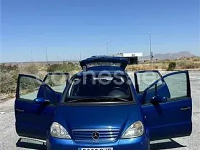 Usado Mercedes A170 Avantgarde 90 CV (66 kW) 2001 Azul Utilitario